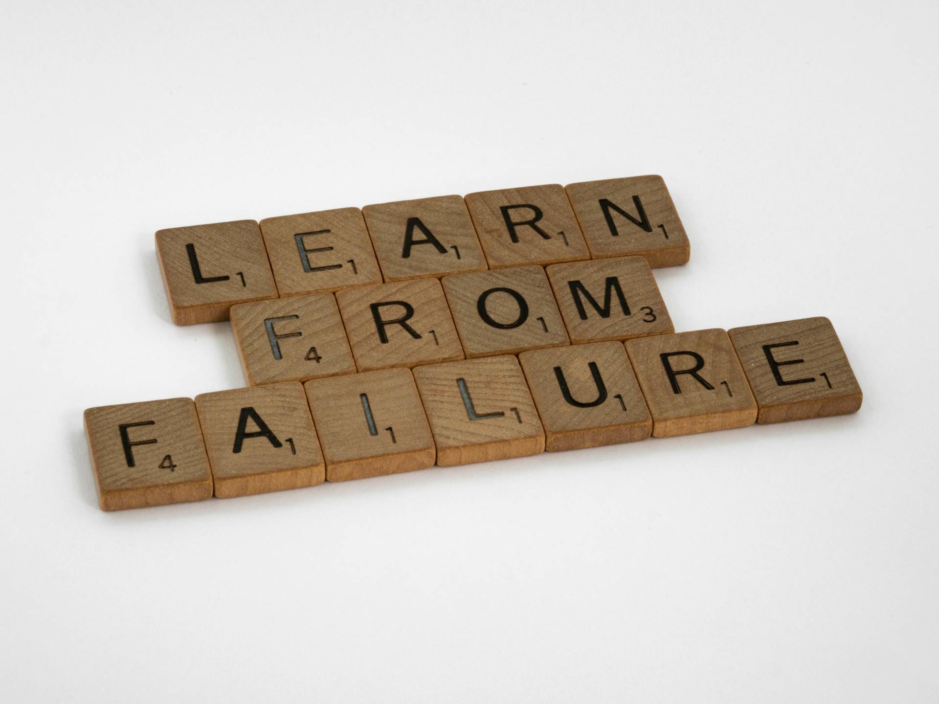 Lettres Scrabble : Apprendre des échecs.