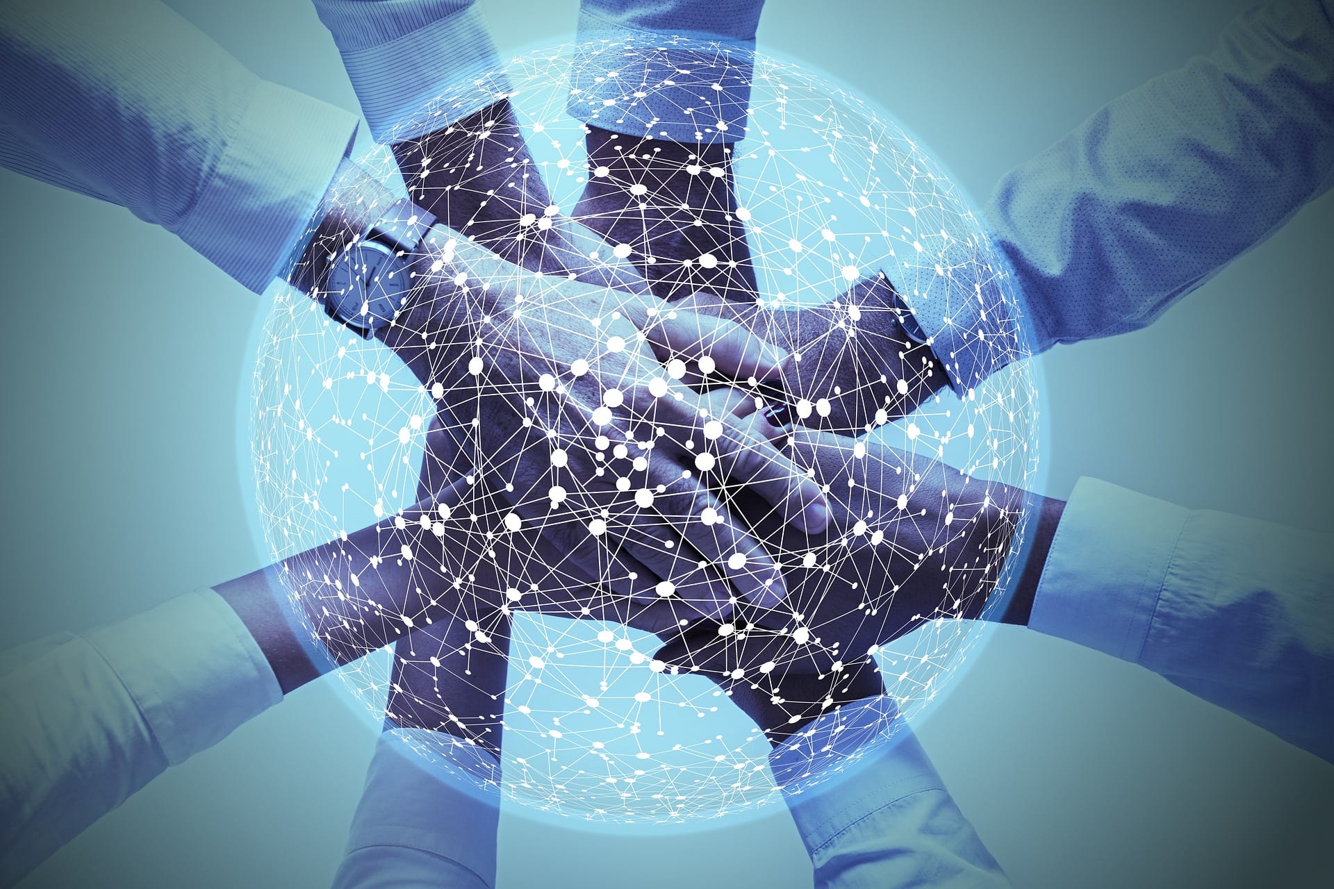 Mains jointes, coopération mondiale, technologie connectée.