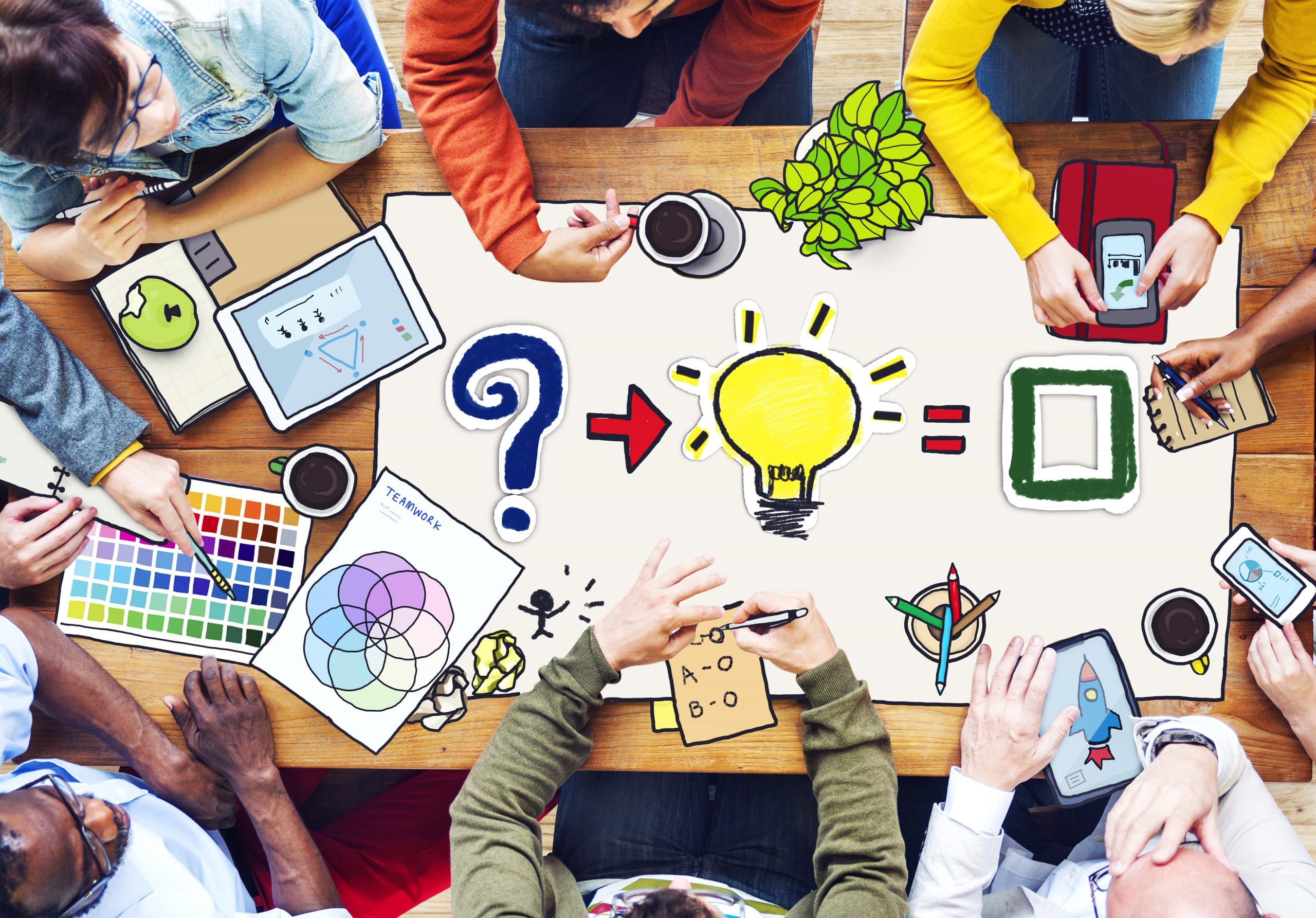 Réunion de brainstorming avec dessins et matériel créatif.